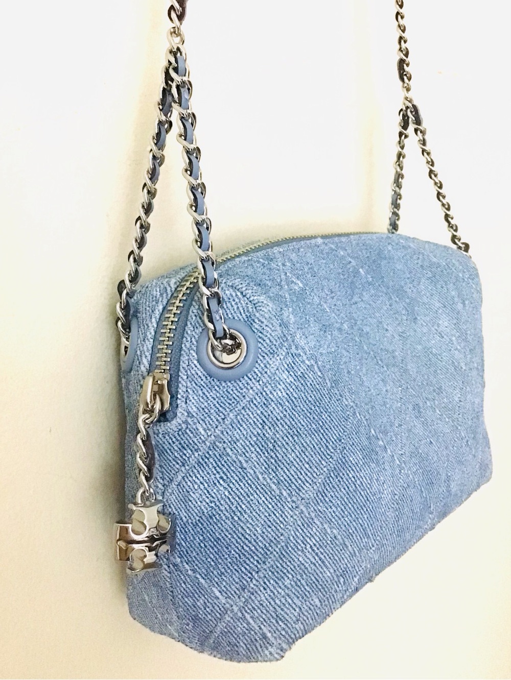 TRENDING Tory Burch
Fleming Soft Leather Crossbody NWOT